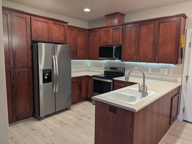 606 Blue Moon Drive, Central Point, OR 97502