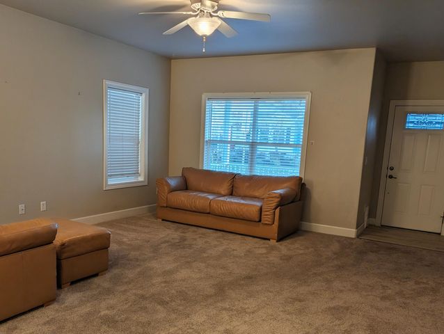 606 Blue Moon Drive, Central Point, OR 97502