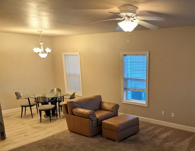 606 Blue Moon Drive, Central Point, OR 97502