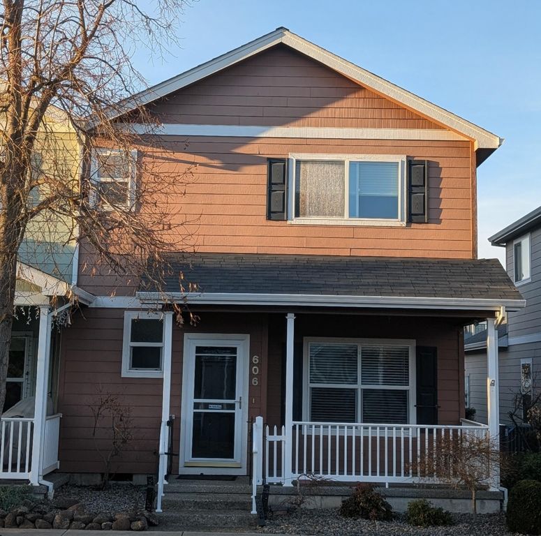 606 Blue Moon Drive, Central Point, OR 97502