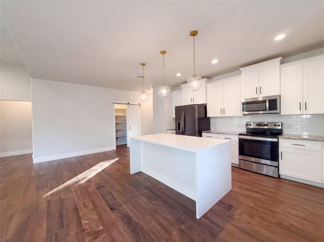 50 Whispering Valley DR, Wimberley, TX 78676