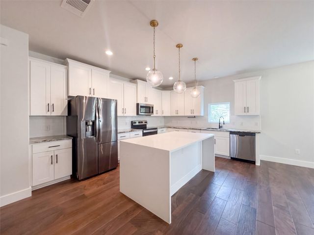50 Whispering Valley DR, Wimberley, TX 78676