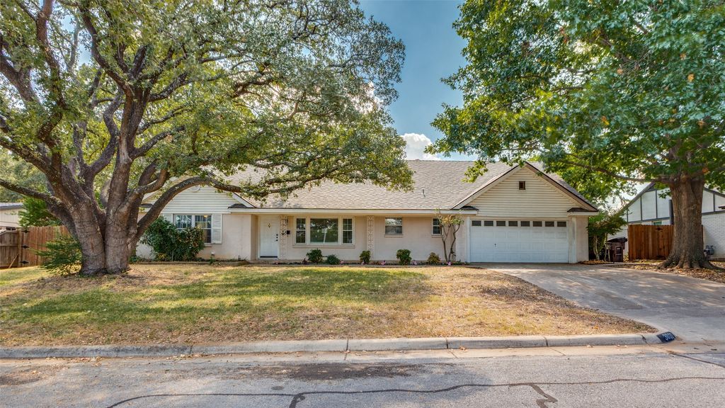 3609 WEDGHILL Way, Fort Worth, TX 76133