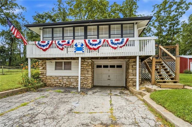 152 Beach Drive, Lake Tapawingo, MO 64015