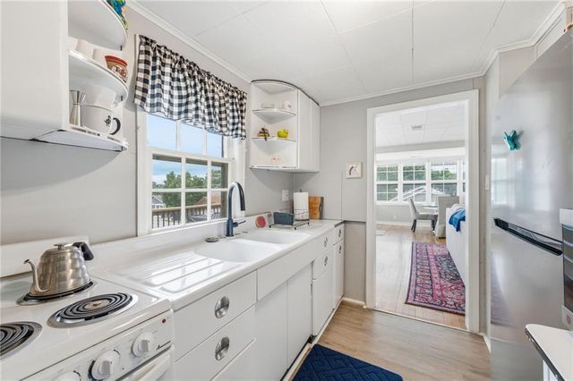 152 Beach Drive, Lake Tapawingo, MO 64015