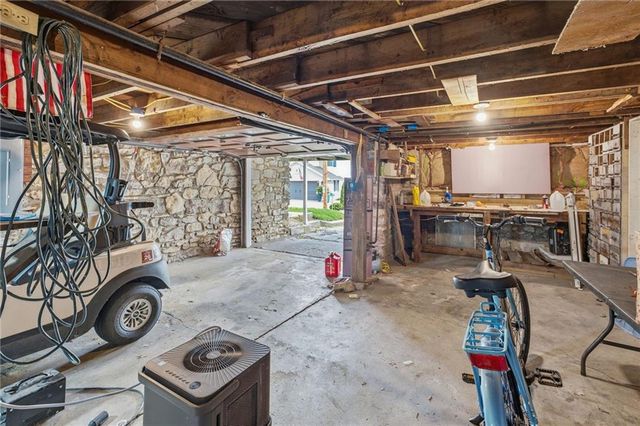 152 Beach Drive, Lake Tapawingo, MO 64015