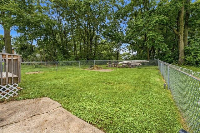 152 Beach Drive, Lake Tapawingo, MO 64015