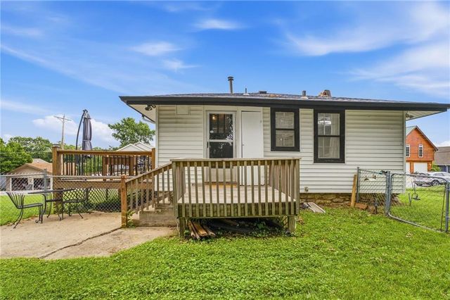152 Beach Drive, Lake Tapawingo, MO 64015
