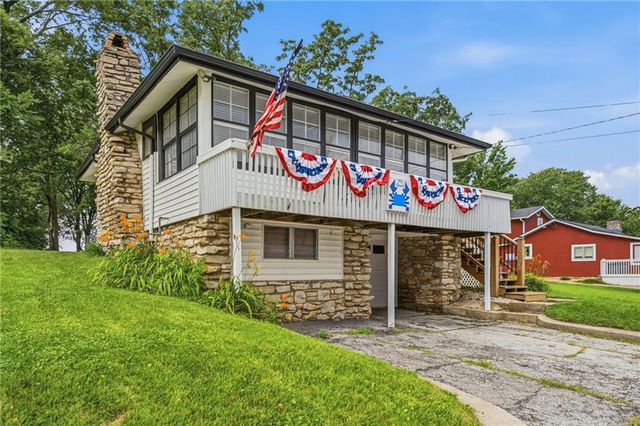 152 Beach Drive, Lake Tapawingo, MO 64015