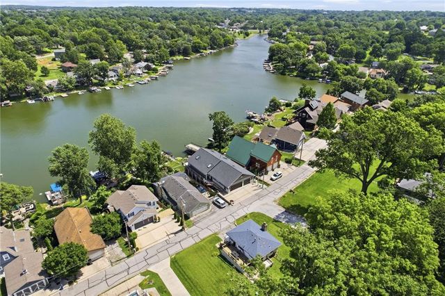 152 Beach Drive, Lake Tapawingo, MO 64015
