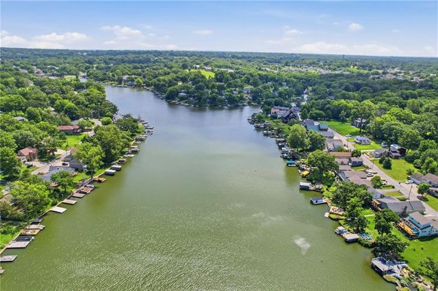 152 Beach Drive, Lake Tapawingo, MO 64015