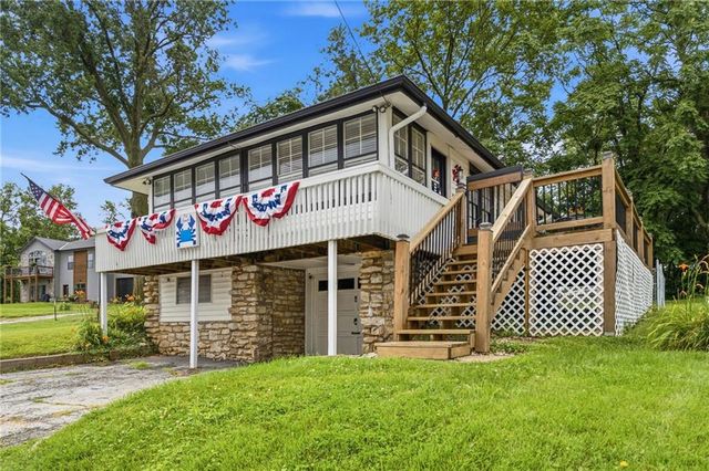 152 Beach Drive, Lake Tapawingo, MO 64015