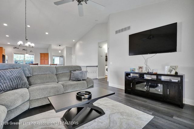 1730 N Crystal Cove, Haslett, MI 48840