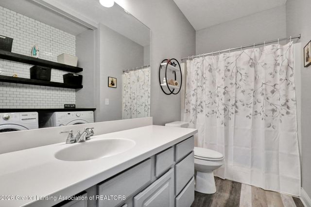 1730 N Crystal Cove, Haslett, MI 48840
