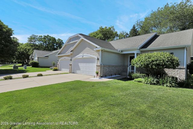 1730 N Crystal Cove, Haslett, MI 48840