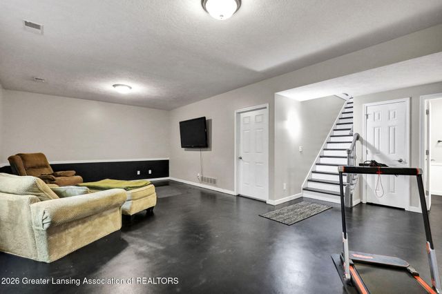 1730 N Crystal Cove, Haslett, MI 48840