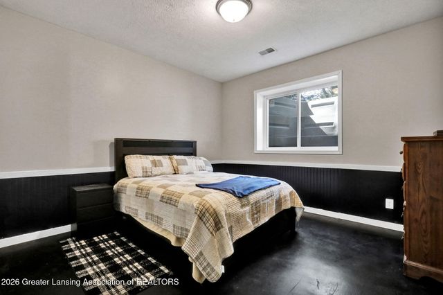 1730 N Crystal Cove, Haslett, MI 48840