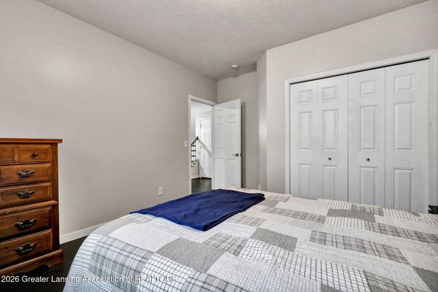 1730 N Crystal Cove, Haslett, MI 48840