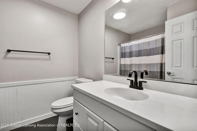 1730 N Crystal Cove, Haslett, MI 48840