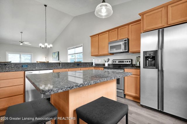 1730 N Crystal Cove, Haslett, MI 48840