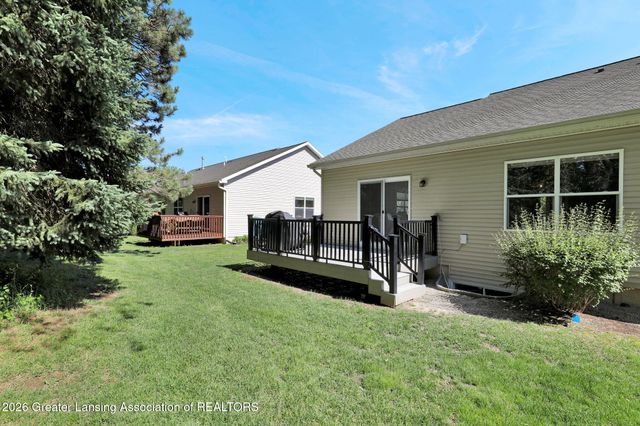 1730 N Crystal Cove, Haslett, MI 48840