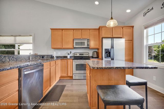 1730 N Crystal Cove, Haslett, MI 48840