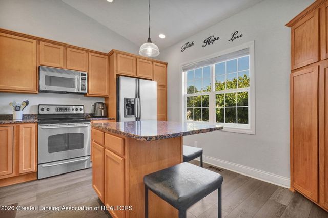 1730 N Crystal Cove, Haslett, MI 48840