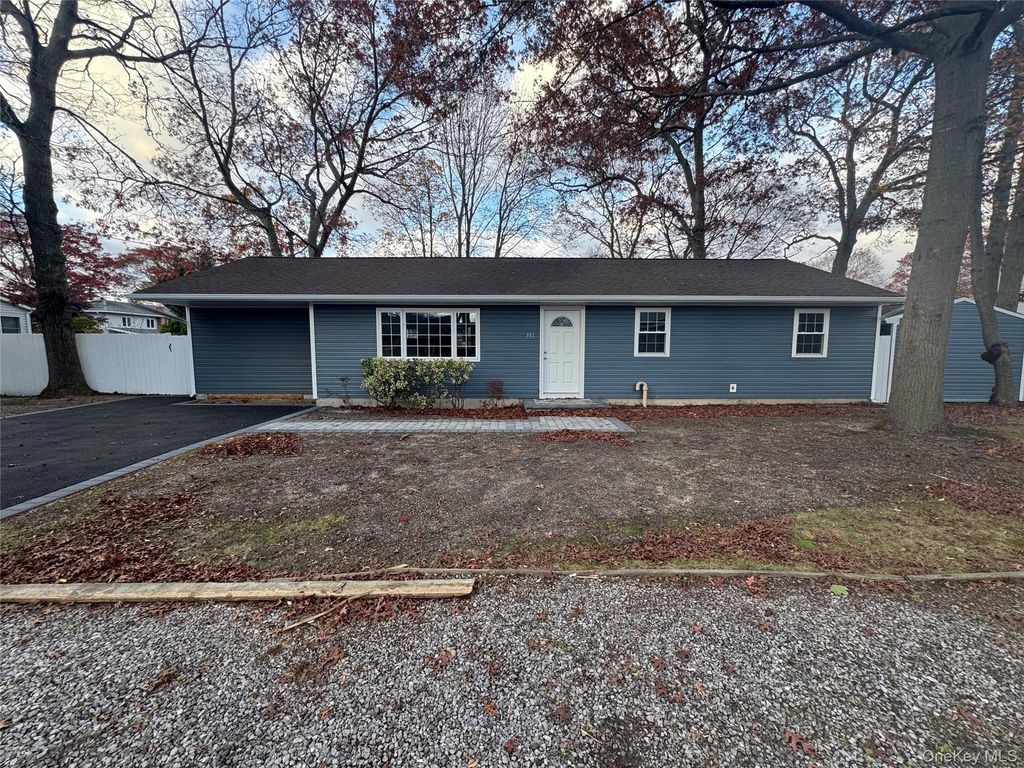 381 Grace Street, Holbrook, NY 11741