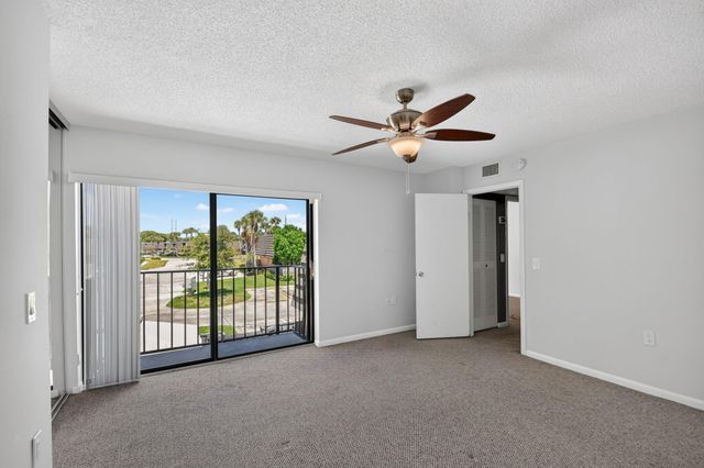 2409 24TH Way, West Palm Beach, FL 33407