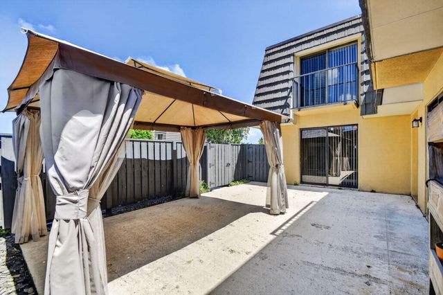2409 24TH Way, West Palm Beach, FL 33407