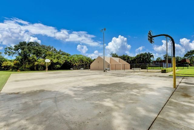 2409 24TH Way, West Palm Beach, FL 33407