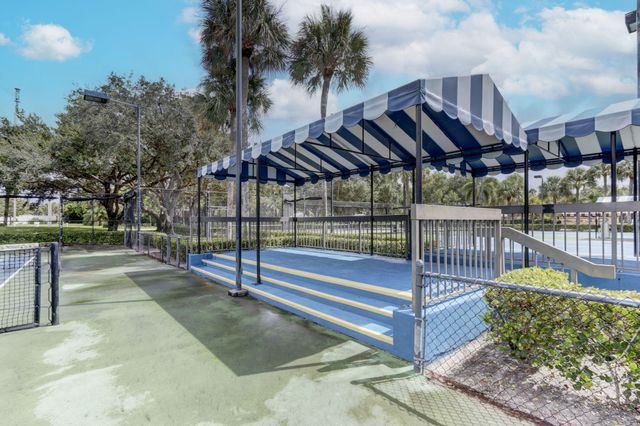 2409 24TH Way, West Palm Beach, FL 33407