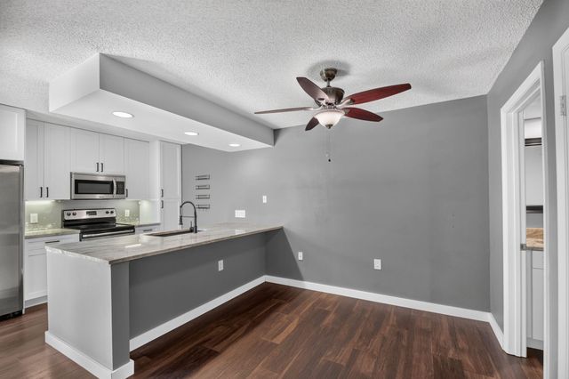 2409 24TH Way, West Palm Beach, FL 33407