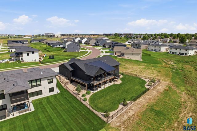 5443 W Colonial Ct Court, Sioux Falls, SD 57107