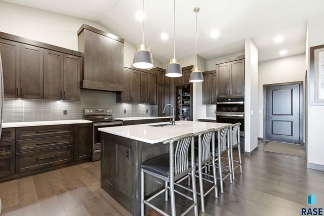 5443 W Colonial Ct Court, Sioux Falls, SD 57107