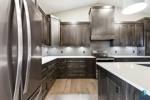 5443 W Colonial Ct Court, Sioux Falls, SD 57107