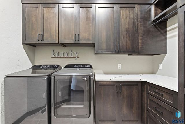 5443 W Colonial Ct Court, Sioux Falls, SD 57107