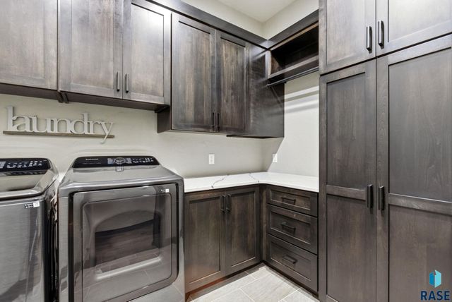 5443 W Colonial Ct Court, Sioux Falls, SD 57107