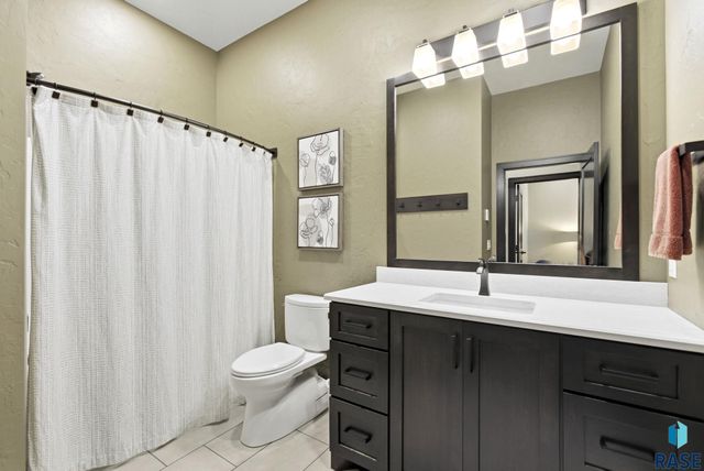 5443 W Colonial Ct Court, Sioux Falls, SD 57107