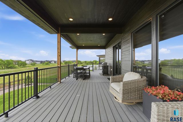 5443 W Colonial Ct Court, Sioux Falls, SD 57107