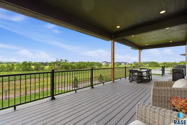 5443 W Colonial Ct Court, Sioux Falls, SD 57107