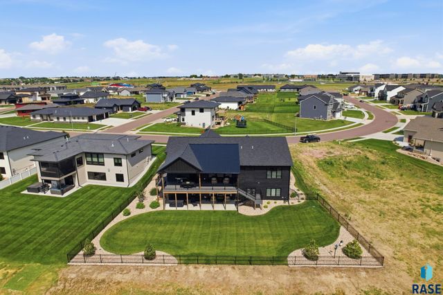 5443 W Colonial Ct Court, Sioux Falls, SD 57107