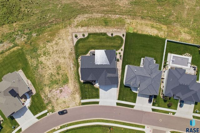 5443 W Colonial Ct Court, Sioux Falls, SD 57107