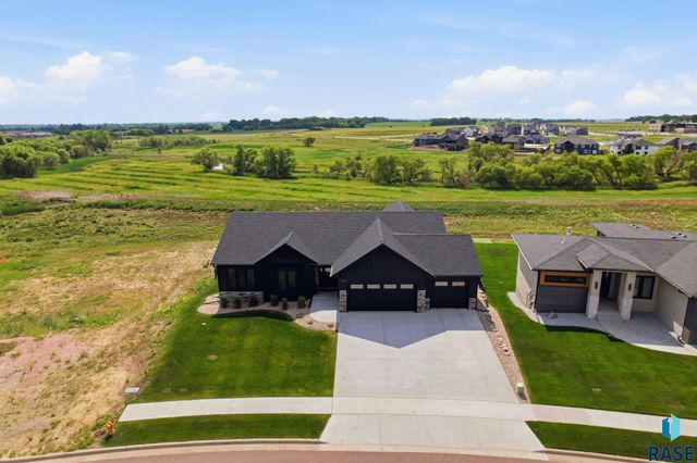 5443 W Colonial Ct Court, Sioux Falls, SD 57107