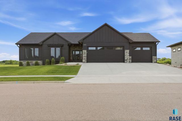 5443 W Colonial Ct Court, Sioux Falls, SD 57107