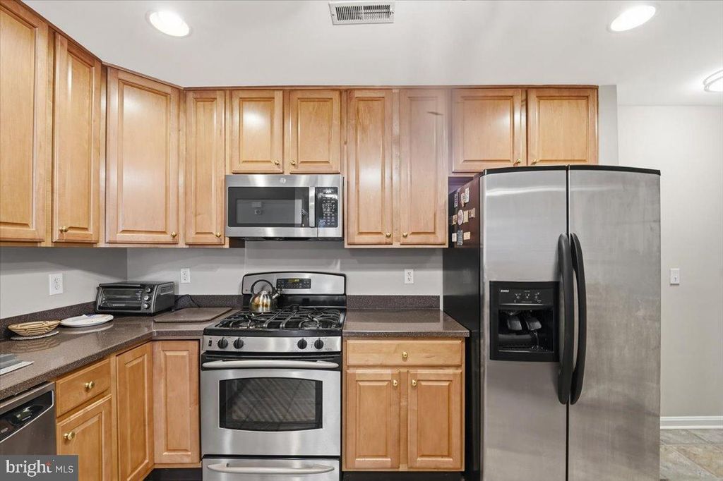 Image 12 of property listing at 192 FEDERAL POINT BLVD, Lawrenceville, NJ 08648