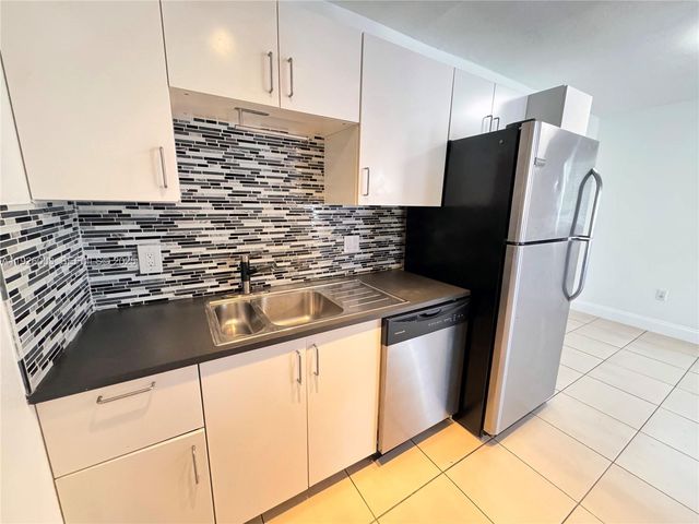 1400 N 70th Way 1, Hollywood, FL 33024