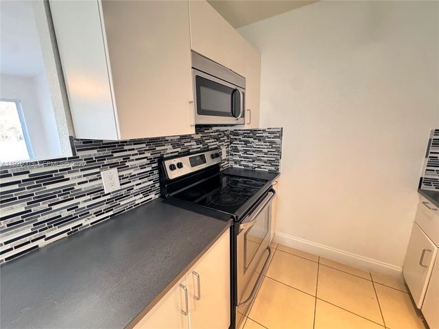 1400 N 70th Way 1, Hollywood, FL 33024