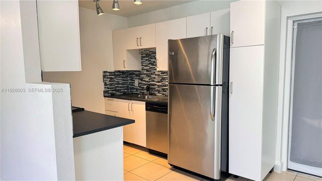 1400 N 70th Way 1, Hollywood, FL 33024