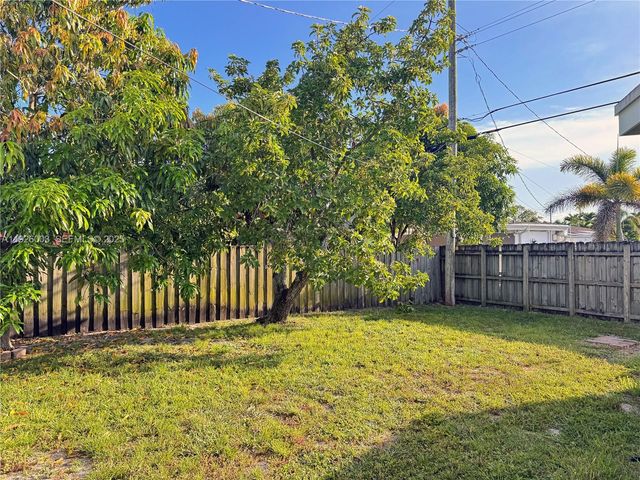 1400 N 70th Way 1, Hollywood, FL 33024